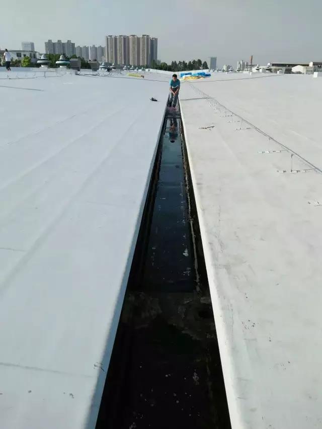 屋顶排水沟细部处理